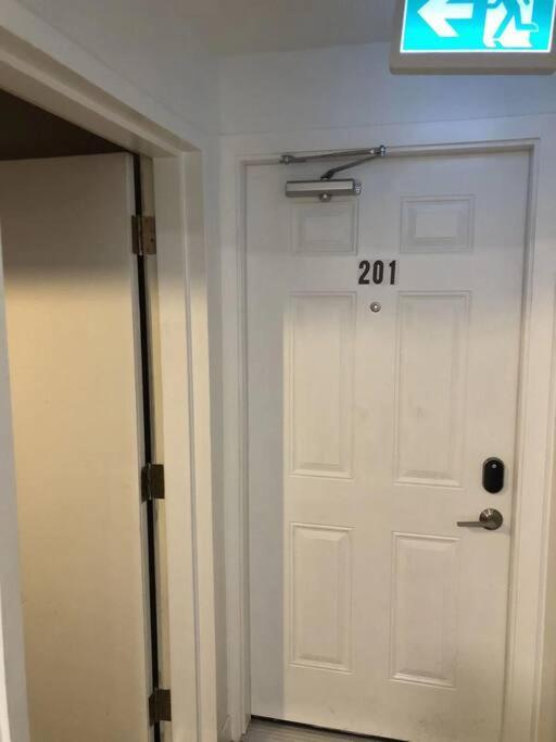 캔모어 Unit #201 Cozy Mountain View 1Br In Dt 아파트 외부 사진