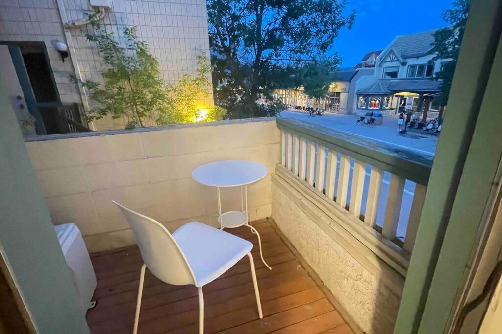 캔모어 Unit #201 Cozy Mountain View 1Br In Dt 아파트 외부 사진
