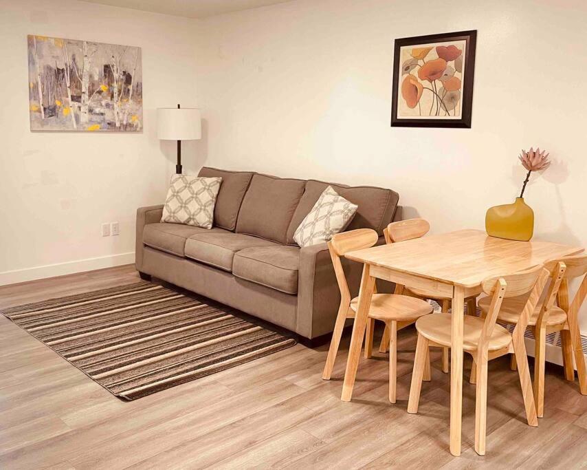 캔모어 Unit #201 Cozy Mountain View 1Br In Dt 아파트 외부 사진