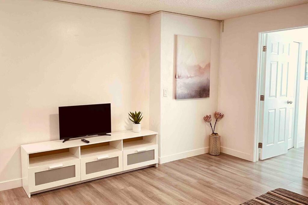 캔모어 Unit #201 Cozy Mountain View 1Br In Dt 아파트 외부 사진